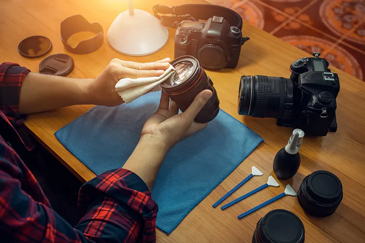چگونه از لنز دوربین نگه داری کنیم؟
